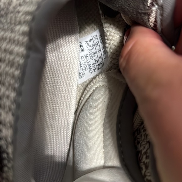 yeezys size 6.. worn once. great condition. love them but they are too big. - Picture 5 of 8